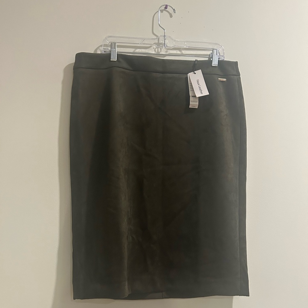 WOMEN’S TAHARI SKIRT